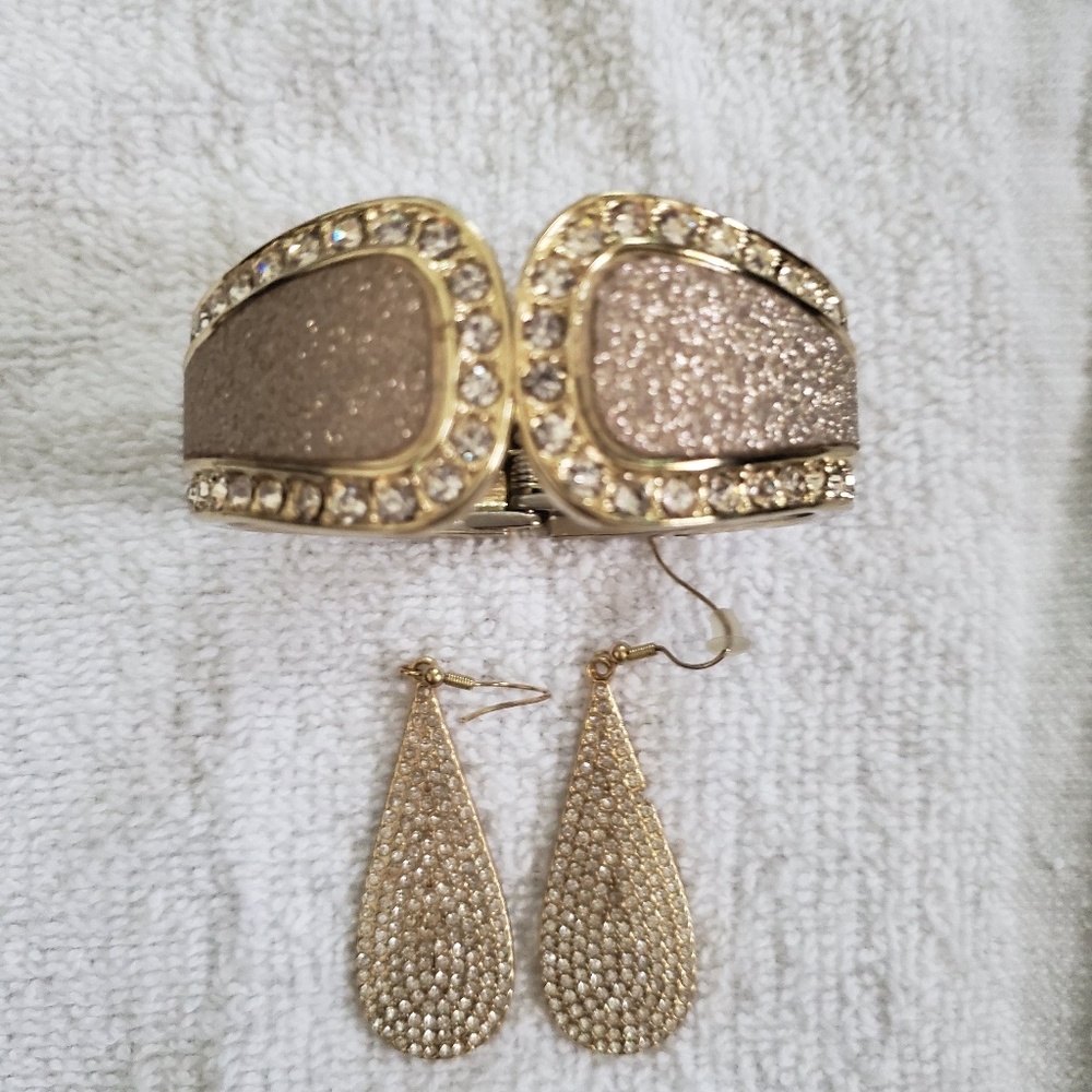 Gold plated bracelet and earrings set